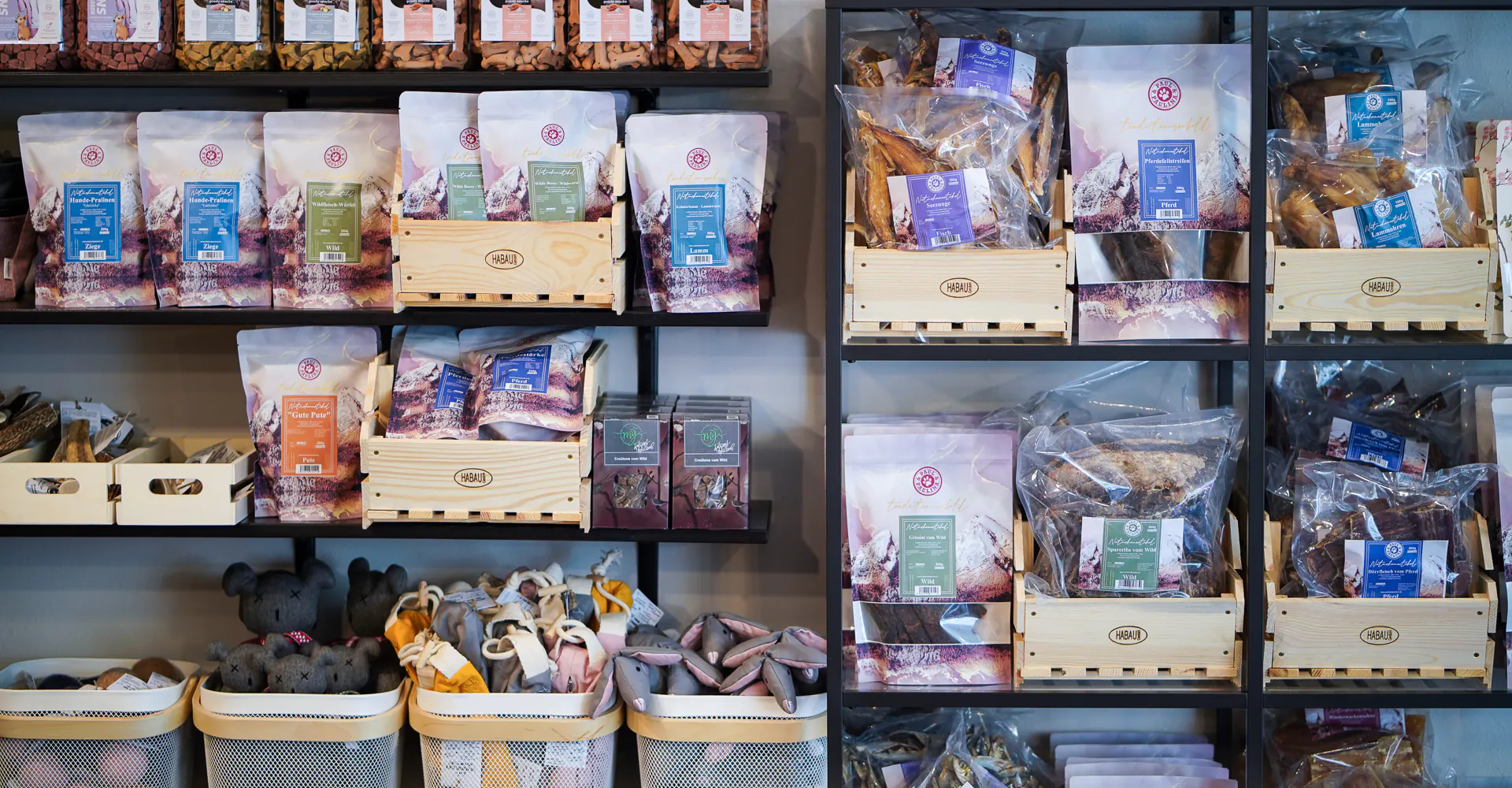 Pudelwohl & Mopsfidel – alles Gute rund ums Tier: Futter, Pflegeprodukte, Zubehör, Spielzeug und vieles mehr im Fachgeschäft für Hunde & Katzen in Weimar / Thüringen.