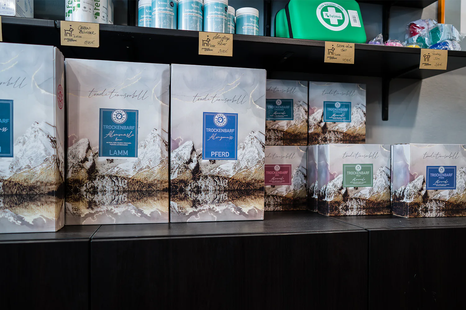 Pudelwohl & Mopsfidel Fachgeschäft für Hunde und Katzen in Weimar. Barf für Hunde und Katzen.