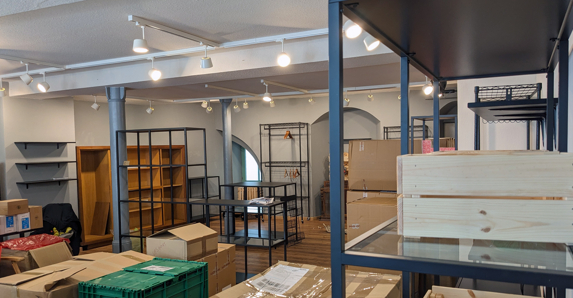 Pudelwohl & Mopsfidel – alles Gute rund ums Tier: Futter, Pflegeprodukte, Zubehör, Spielzeug und vieles mehr im Fachgeschäft für Hunde & Katzen in Weimar / Thüringen.